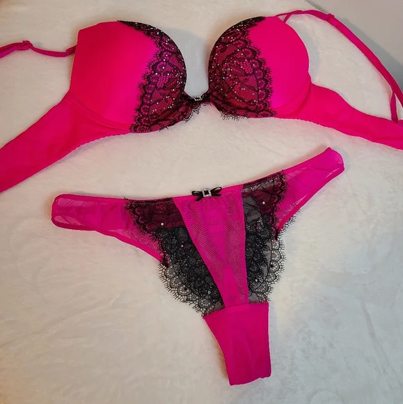 Rare Y2K Victoria's Secret Very Sexy Miraculous Plunge Bra/ Panty Set 32A/med